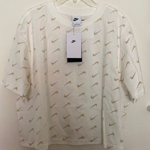 Brand New Nike Women’s oversized fit T-shirt